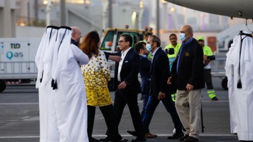 Les cinq prisonniers américains à leur arrivée à l'aéroport de Doha, au Qatar, le 18 septembre 2023.