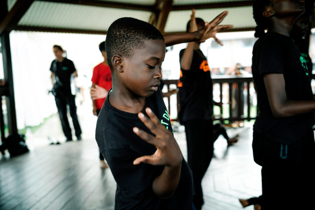 Atelier danse à Saint-Laurent du Maroni dans le cadre du projet « Opéra en Guyane ».