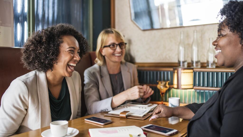 Le salaire des femmes est inférieur en moyenne de 14% à celui des hommes au sein des pays de l’OCDE.