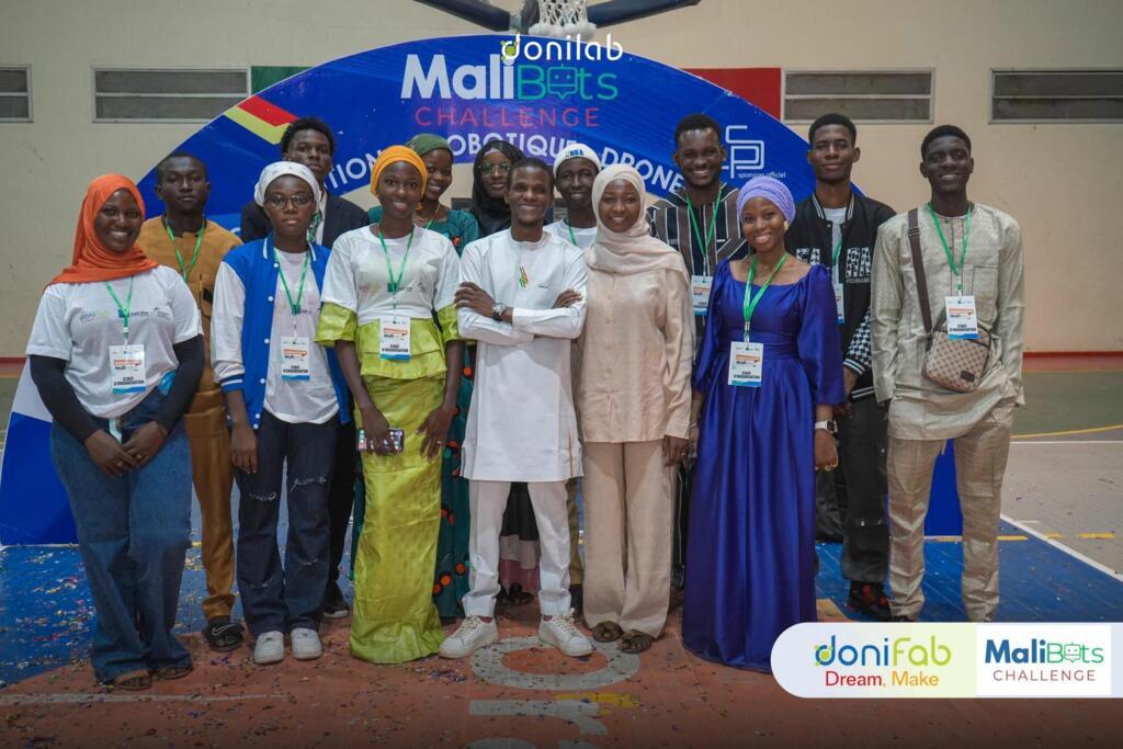 Youssouf Sall au milieu des équipes malibots