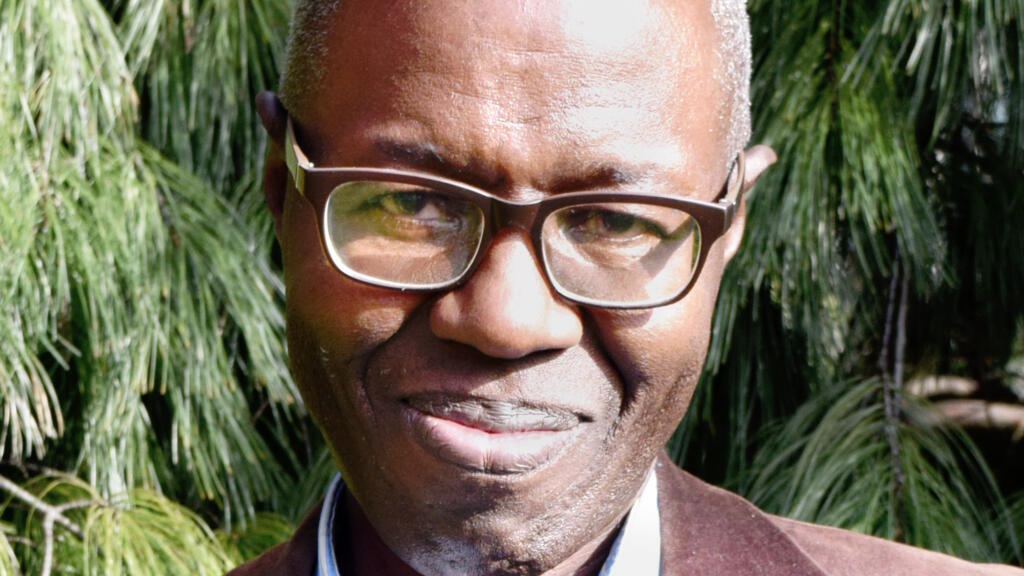 Souleymane Bachir Diagne est professeur de philosophie à l'université de Columbia, à New York. Il vient de publier son autobiographie, Le fagot de ma mémoire, aux éditions Philippe Rey.