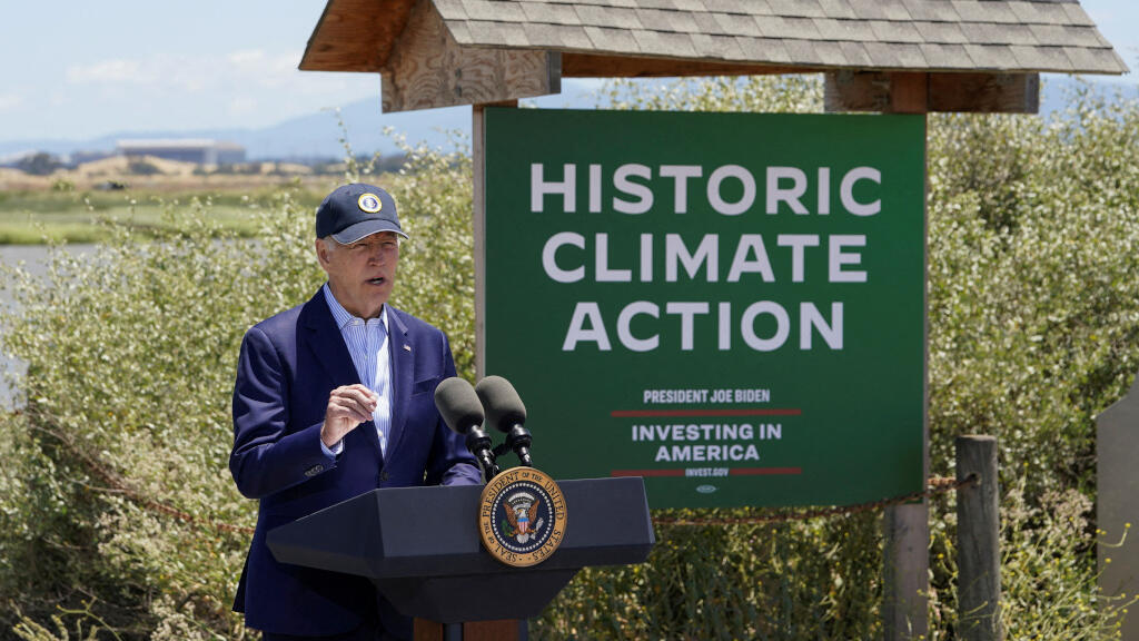 Le président Joe Biden parle des actions de son administration pour lutter contre le changement climatique et protéger l'environnement lors d'une visite au Lucy Evans Baylands Nature Interpretive Center and Preserve, à Palo Alto, Californie, États-Unis, le 19 juin 2023.
