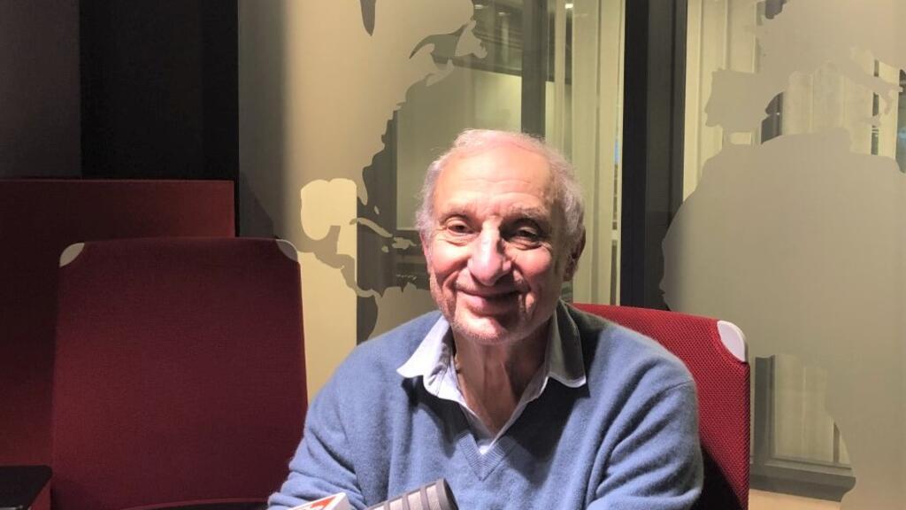 L'écrivain Jean Hatzfeld en studio à RFI (janvier 2021).