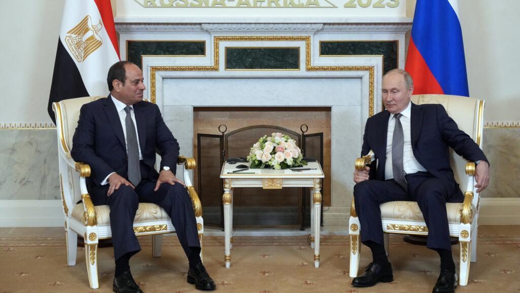 Le président égyptien Abdel Fattah al-Sissi et le président russe Vladimir Poutine lors du sommet Russie-Afrique à Saint-Pétersbourg, le 26 juillet 2023.