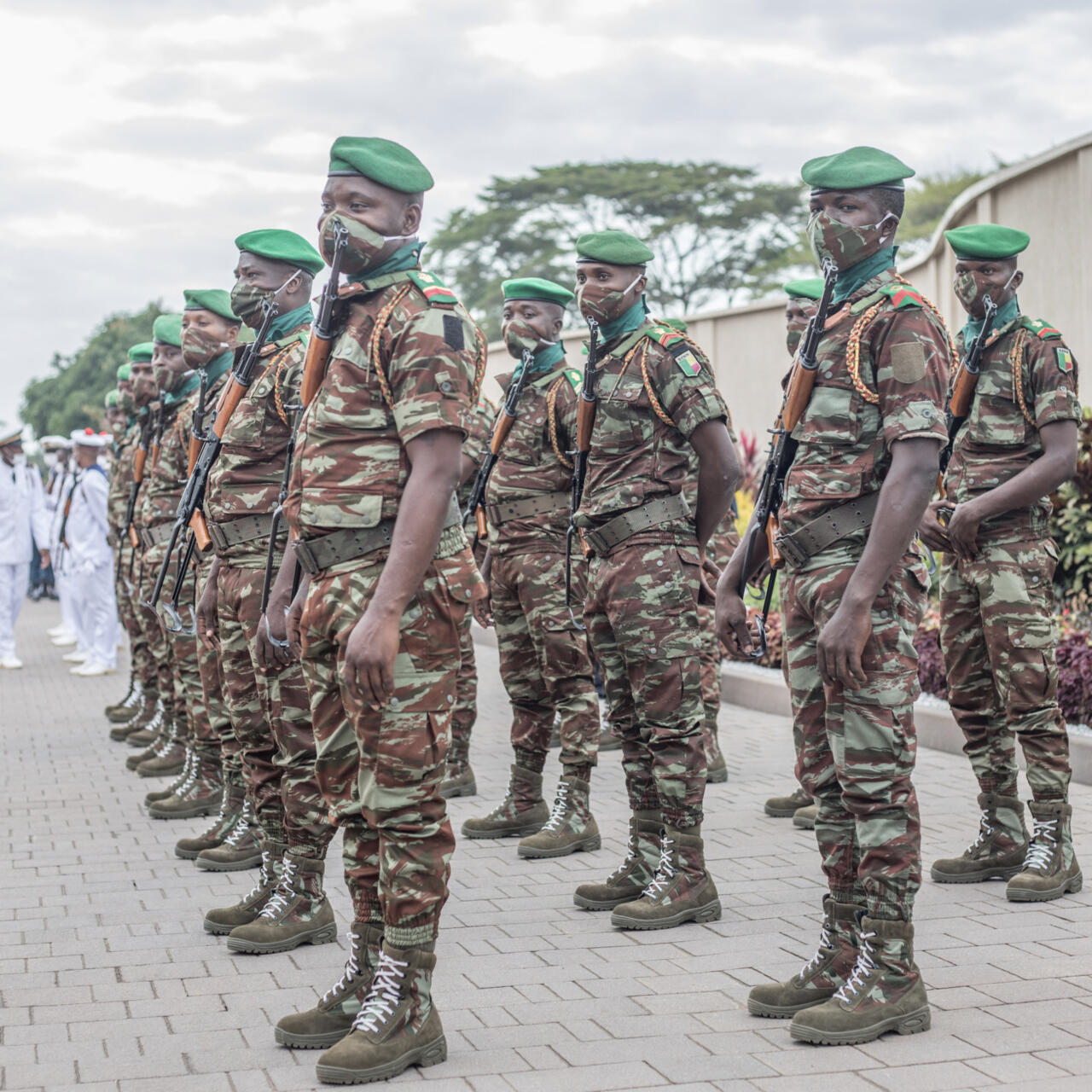 Oq teri bilan porno qoramagiz Voyaga etgan porno rasmlar