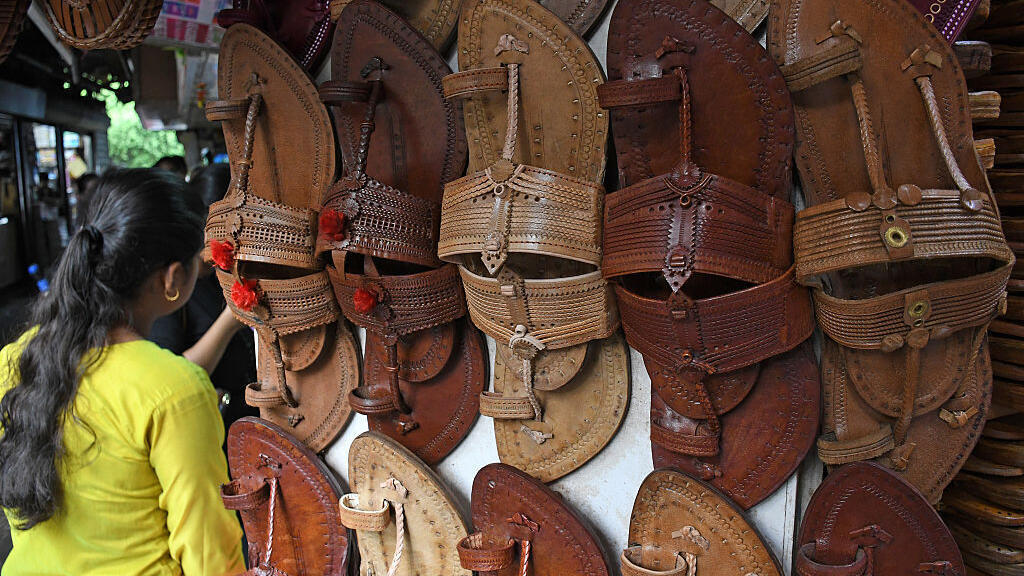 La marque de luxe italienne Prada signe un accord avec l'Inde pour produire les fameuses Kolhapuri