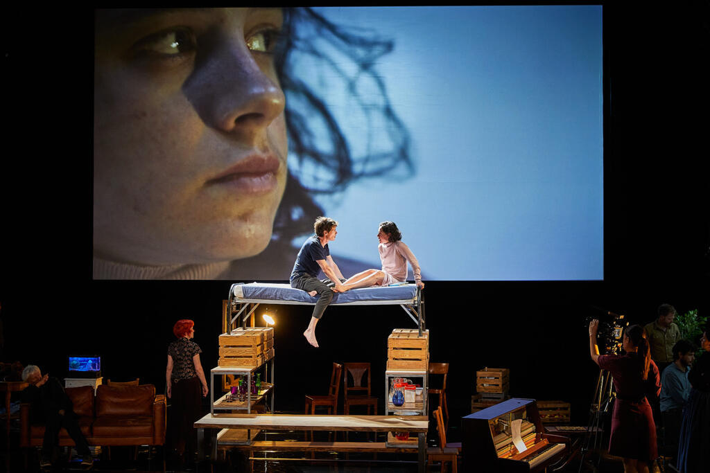 Cena da peça "Entre Chien et Loup", da brasileira Christiane Jatahy, apresentada no 75° Festival de Avignon