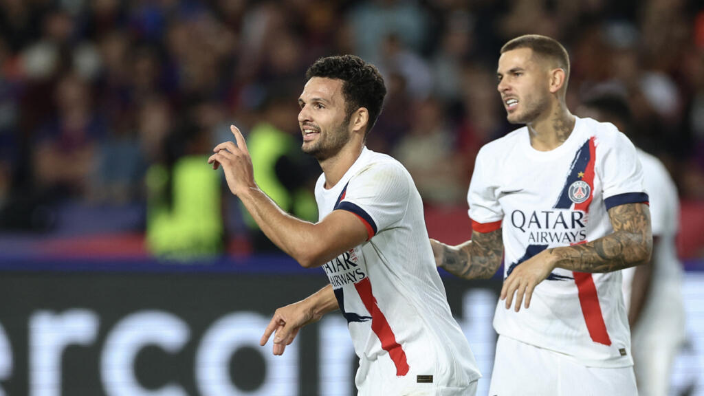 Goncalo Ramos (PSG) à gauche, après avoir marqué le but de la victoire contre le FC Barcelone, en Ligue des Champions, le 1er octobre 2025. (Score 2-1)