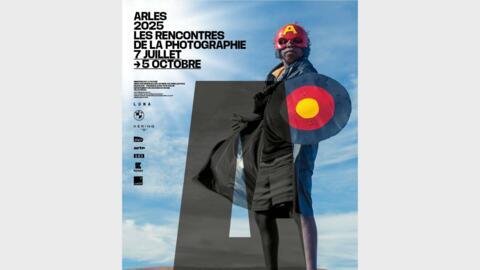 Affiche des Rencontres de la photographie d'Arles, qui se tiennent du 7 juillet au 5 octobre 2025.
