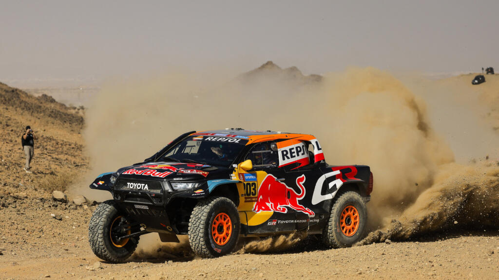 A Toyota Gazoo Racing de Lucas Moraes e Armand Monleón durante o prólogo do Rally Dakar 2025.
