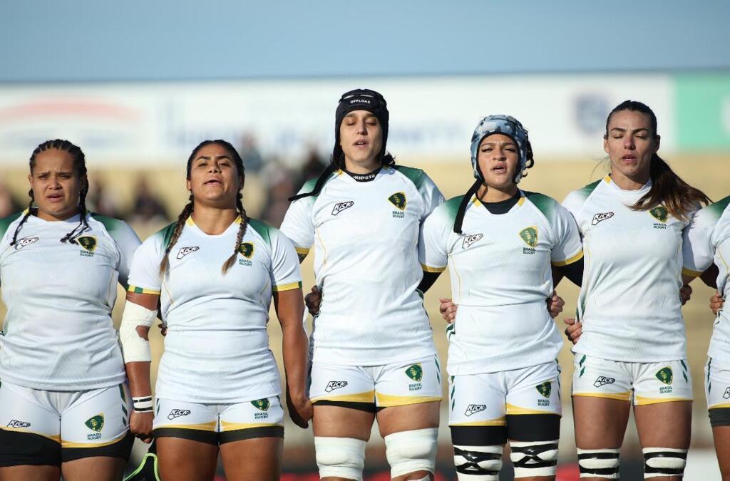 Taís Prioste com a Seleção Brasileira de rugby. Segunda da esquerda para a direita.