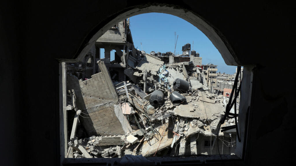 Une maison est en ruine après une frappe israélienne, dans le cadre du conflit entre Israël et le Hamas, dans le camp de réfugiés de Bureij, dans le centre de la bande de Gaza, le 8 octobre 2024.