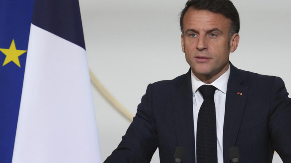 Rais wa Ufaransa Emmanuel Macron akitoa hotuba yake kwa mabalozi wa Ufaransa walioalikwa kote ulimwenguni, Jumatatu, Januari 6, 2025 katika Ikulu ya Elysee huko Paris.