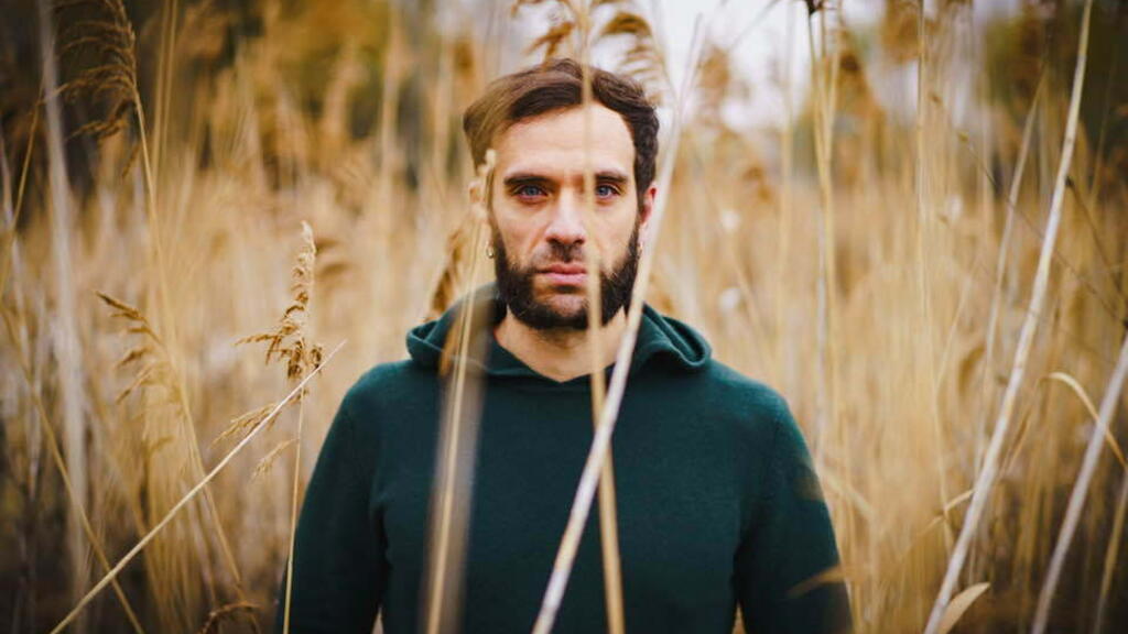 Stilistic, albumul de debut Cosmin Lupu 'Everest' este o călătorie de explorare, trecând de la metal modern, la pop, funk, R&B, dark country și multe altele. 'Everest' are 7 piese și un b-side cuprinzând remixuri orientate către un sunet electro, avându-i alături pe Vladimir Pocorschi, Dan Niculescu și Andrei Bogdan, ca producători și pe Andrei Ionuț AKA Dhope ca designer grafic.