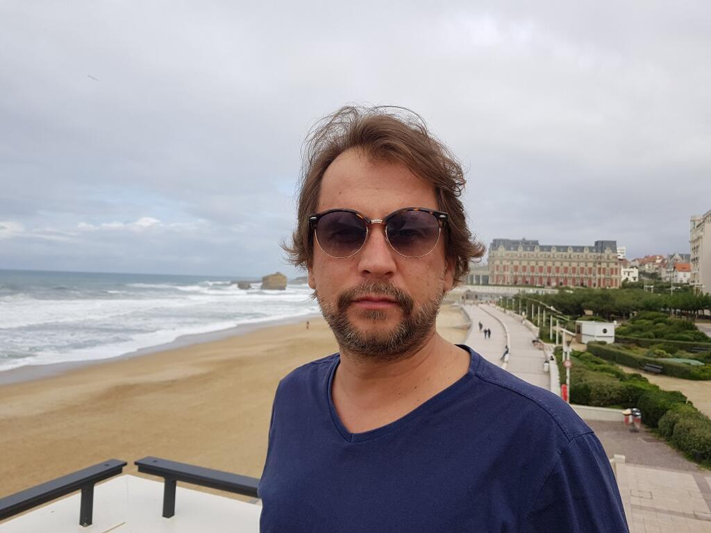 O cineasta Eryk Rocha apresentou "Edna" no Festival Biarritz América Latina nesta quarta-feira (29).