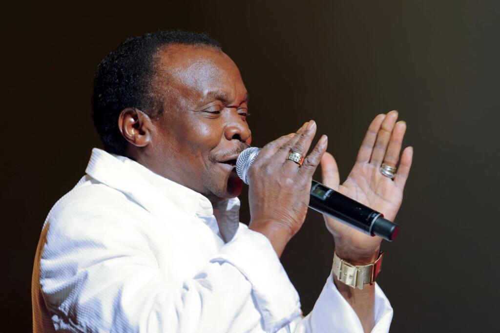 Mory Kanté en 2009, en concert à Chaville, près de Paris (France).
