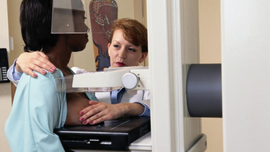 La mammographie permet de dépister le cancer du sein.