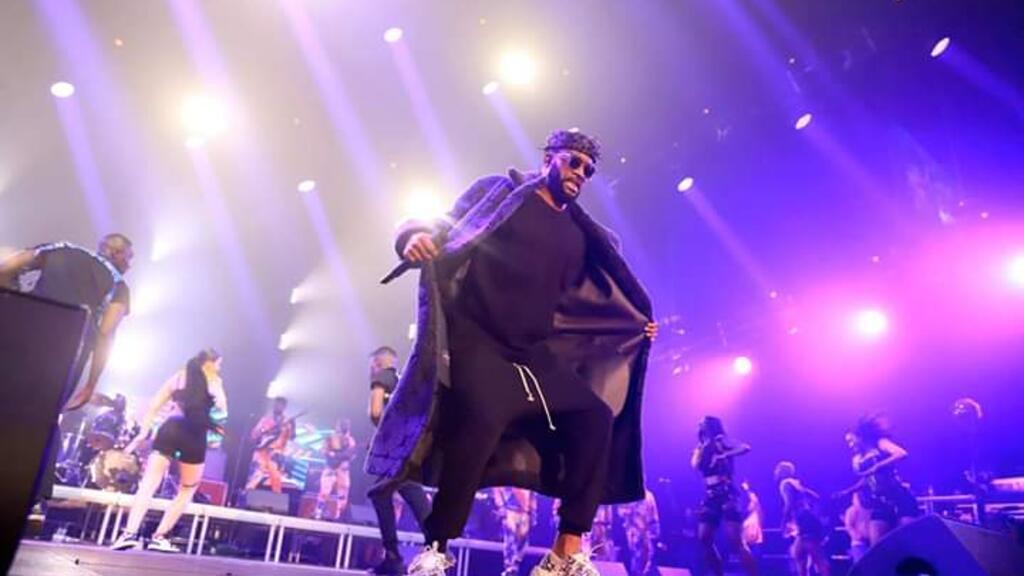 Fally Ipupa lors de son concert à l'Accor Hotel Arena de Bercy, le 28 février 2020.