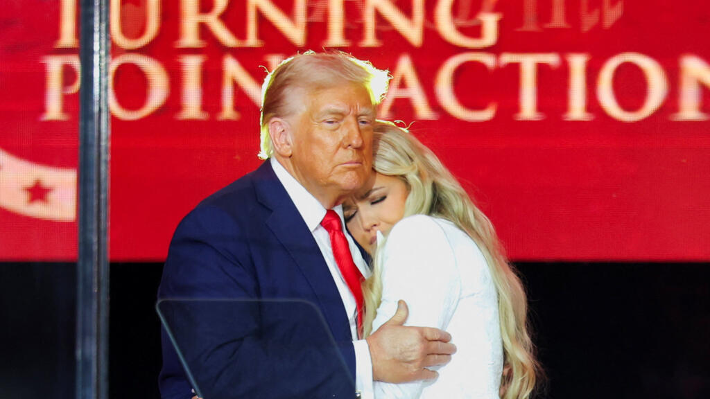 États-Unis: Donald Trump célèbre Charlie Kirk, un «géant de sa génération», dans un stade comble