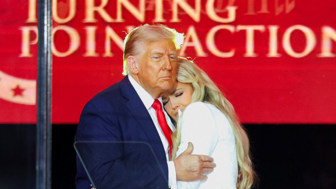États-Unis: Donald Trump célèbre Charlie Kirk, un «géant de sa génération», dans un stade comble