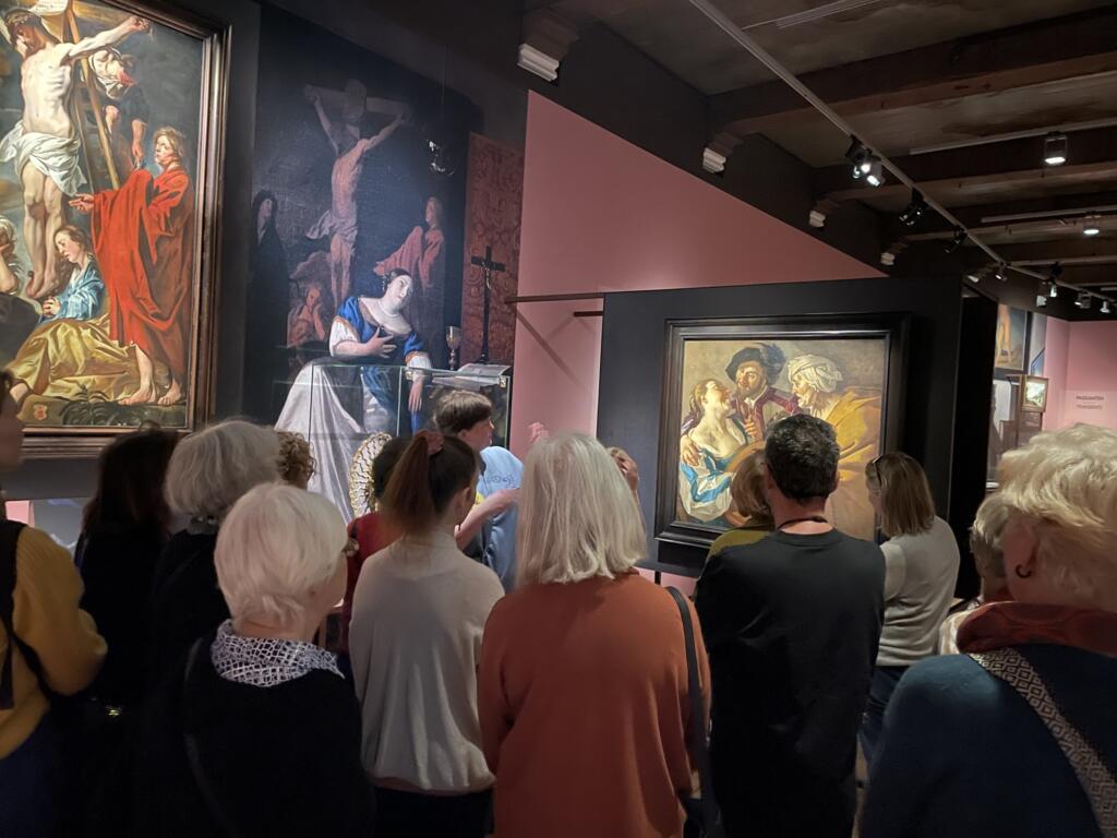 Turistas visitam "Delft de Vermeer", museu Prinsenhof, Delft (18/03/23).