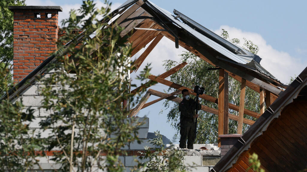 Casă avariată după ce armata poloneză a doborât drone rusești care intraseră în spațiul aerian al Poloniei,  Wyryki, regiunea Lublin, Polonia, 10 septembrie 2025.