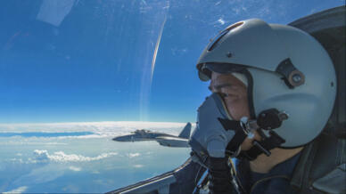 中国解放军军机在台海周边空域军演