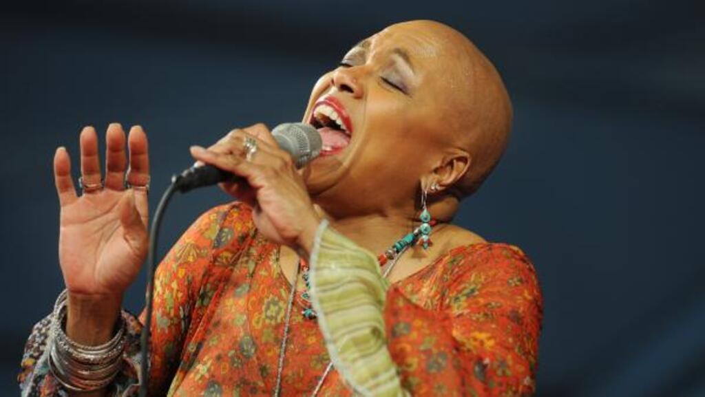 Dee Dee Bridgewater sur scène à La Nouvelle Orléans, en 2010.