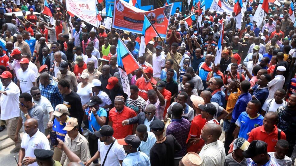 Wakati upigaji kura ukiendelea Jumatano, Chadema imetangaza kuwa mmoja wa wagombea wake na ofisa wa ndani wa chama waliuawa siku moja kabla.