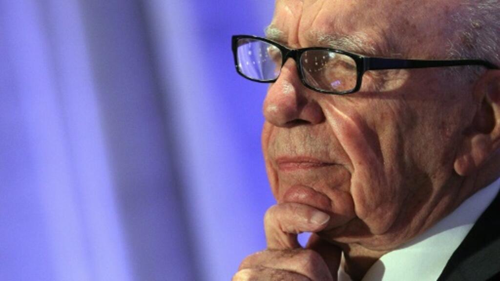 Rupert Murdoch lance une chaîne de télé au Royaume-Uni.