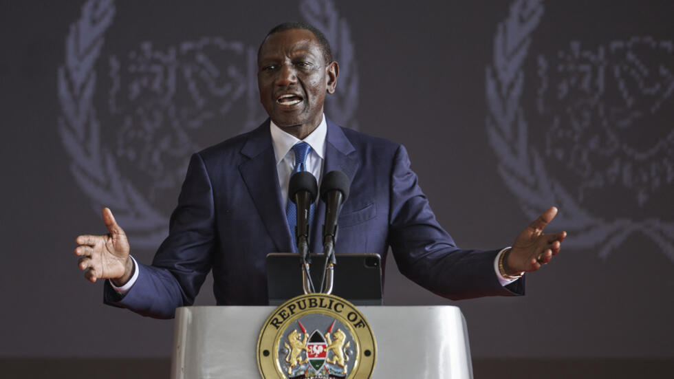 Rais wa Kenya William Ruto akitoa hotuba akimpokea Rais wa Sudani Kusini Salva Kiir na wawakilishi wa upinzani katika uzinduzi wa duru mpya ya mazungumzo ya amani na makundi ya waasi, Ikulu, Nairobi, Mei 9, 2024.