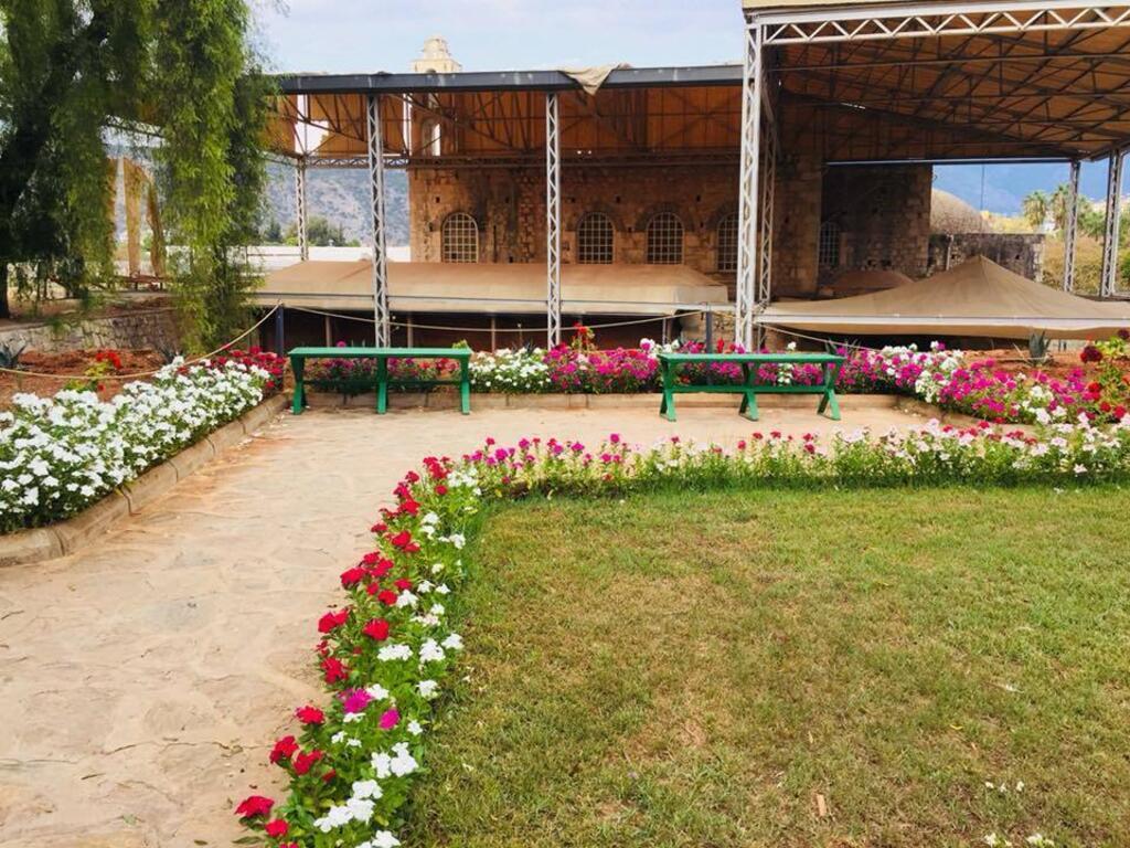 Церква Святого Миколая під захисним куполом