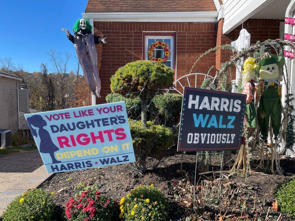 Dans le comté de West Mifflin, il est rare de voir des pancartes pro-Harris devant les maisons, mais cela arrive, comme sur la photo.