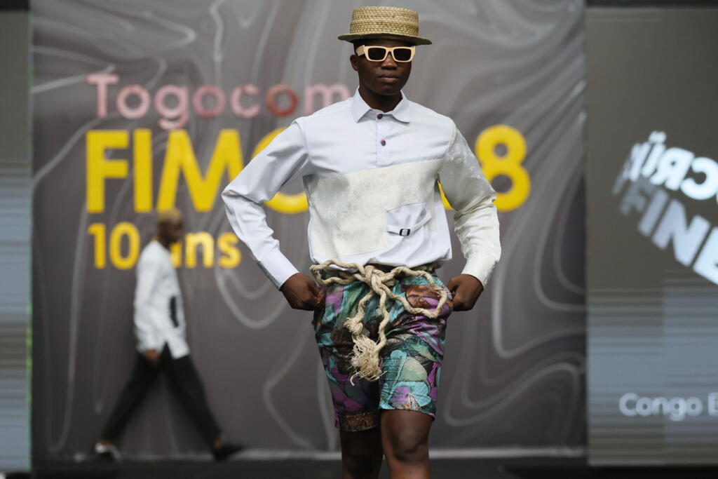 Le styliste de Pointe-Noire Liocrüss Style a la nostalgie du Congo des années 1960.