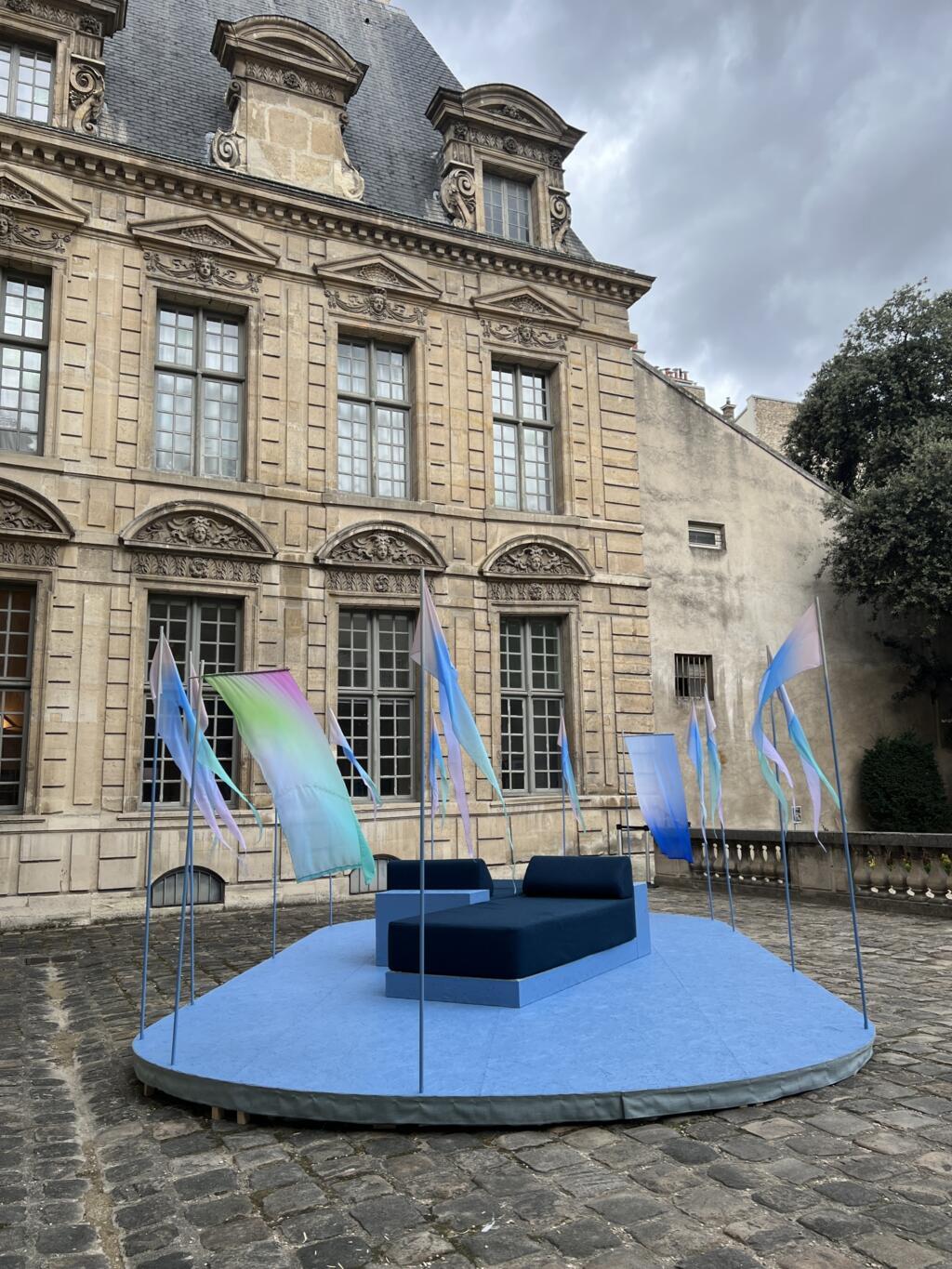 Folie olfactive sur la terrasse de l'Hôtel de Sully