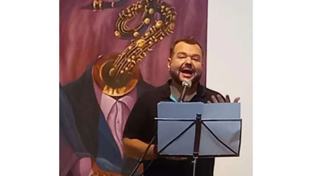 Expedito Araújo decidiu que queria ser ator aos 10 anos de idade, inspirado pelas idas ao teatro promovidas pela escola em que estudava, no Rio de Janeiro.