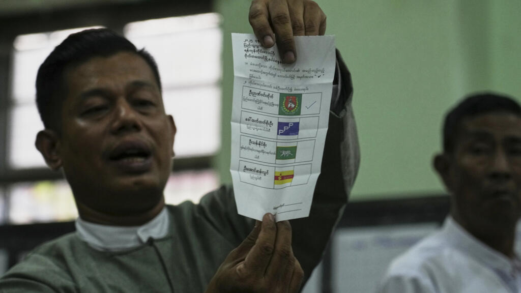 La Birmanie commence à voter lors des premières élections législatives depuis le coup d'État de 2021
