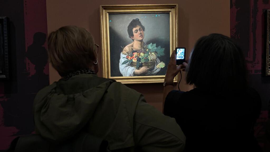Quadro de Caravaggio, do acervo da Galeria Borghese, de Roma, em exibição no museu Jacquemart-André, de Paris (7/10/24).