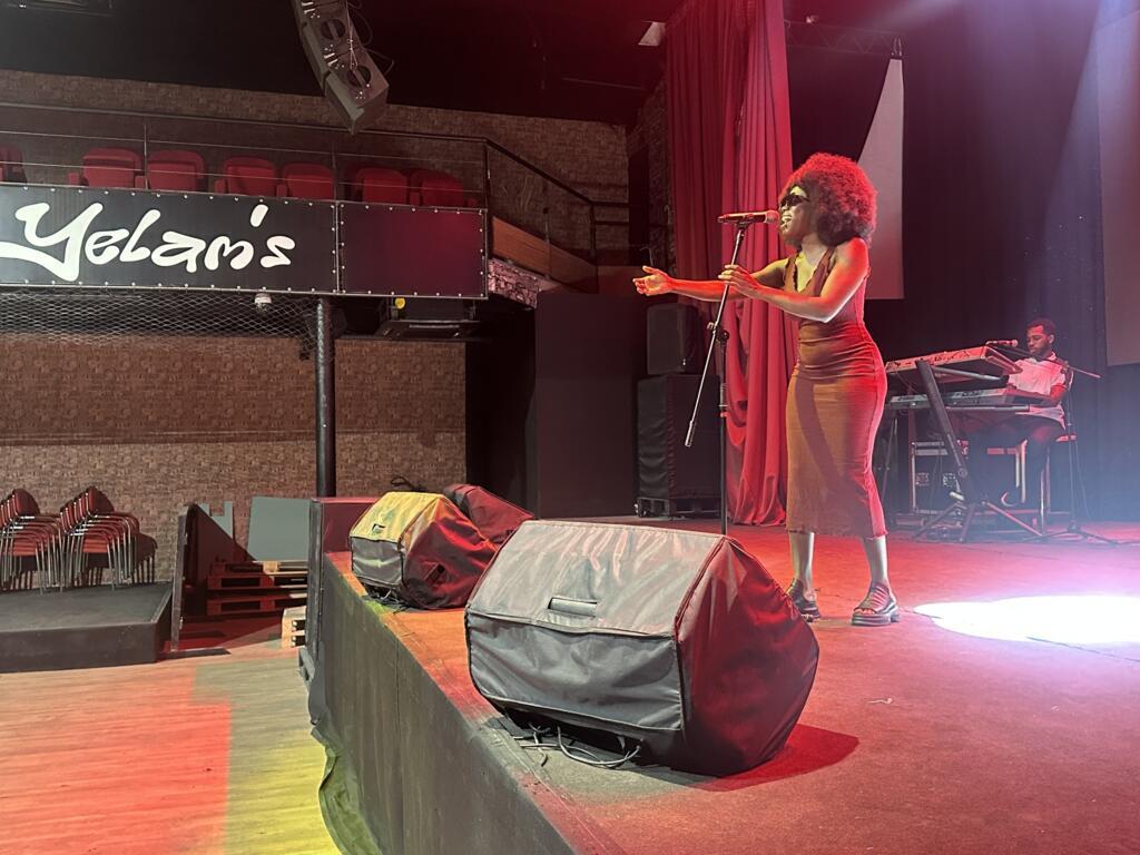 Reine Ablaa en répétition au Yelam's
