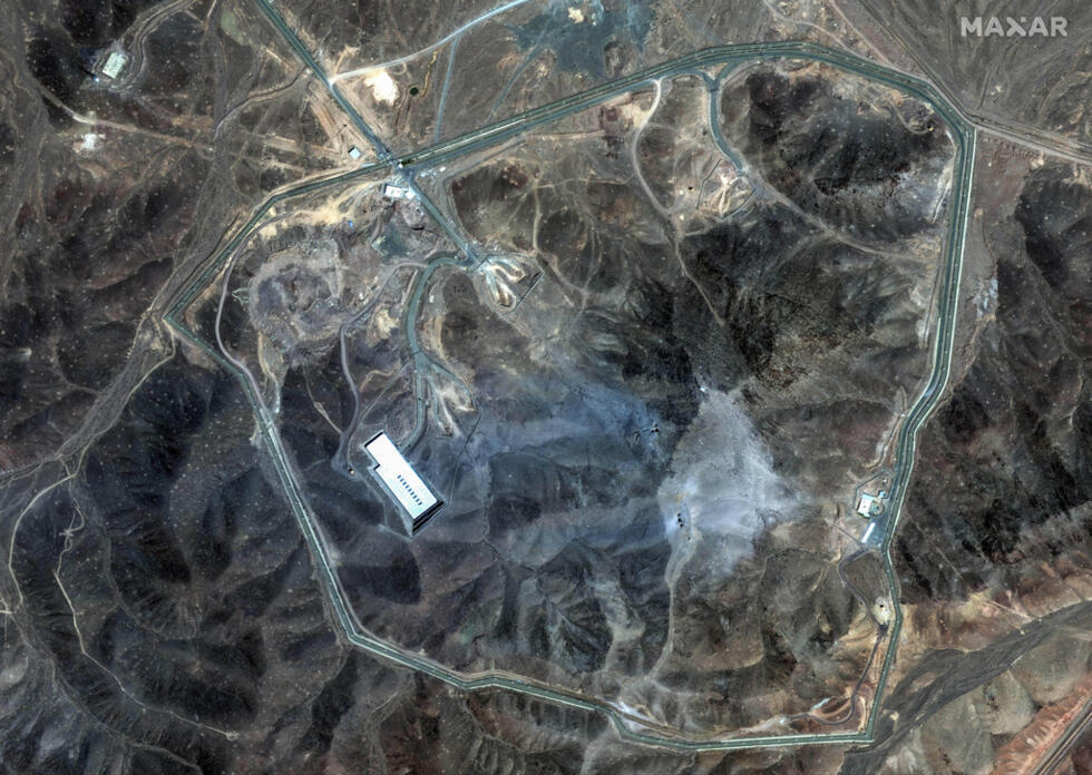 Image satellite fournie par Maxar Technologies montre les dégâts subis par l'usine d'enrichissement de Fordo en Iran après les frappes américaines, dimanche 22 juin 2025.