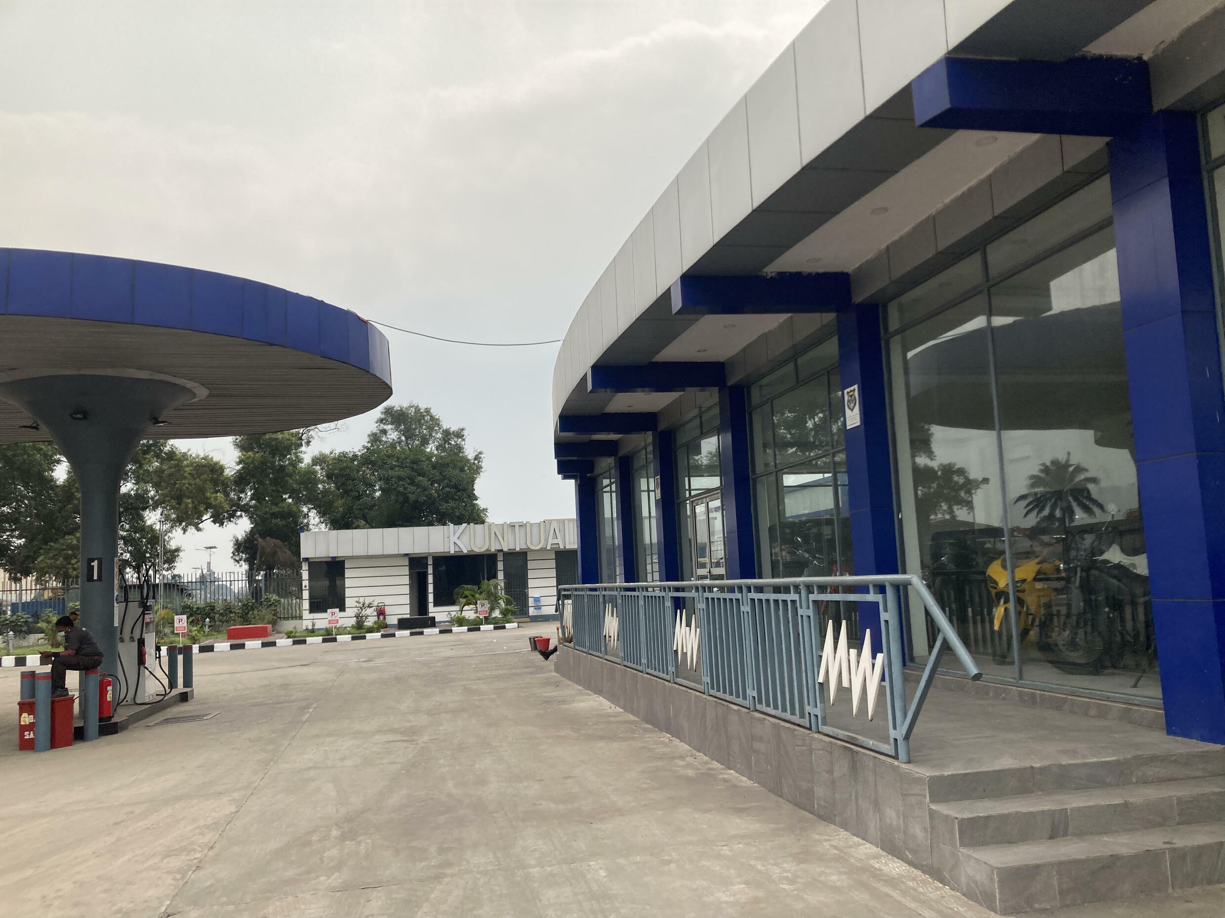 Station Kuntuala au 4 rue des poids lourds à Kinshasa, RDC.