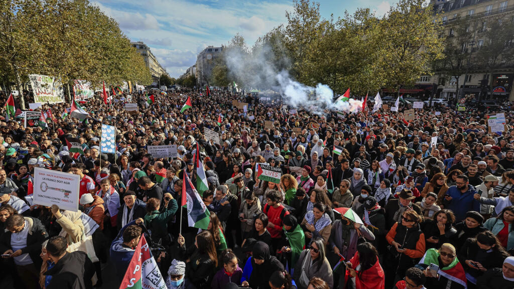 Manifestation organisée par le Collectif national pour une paix juste et durable entre Palestiniens et Israéliens à Paris, le 22 octobre 2023.