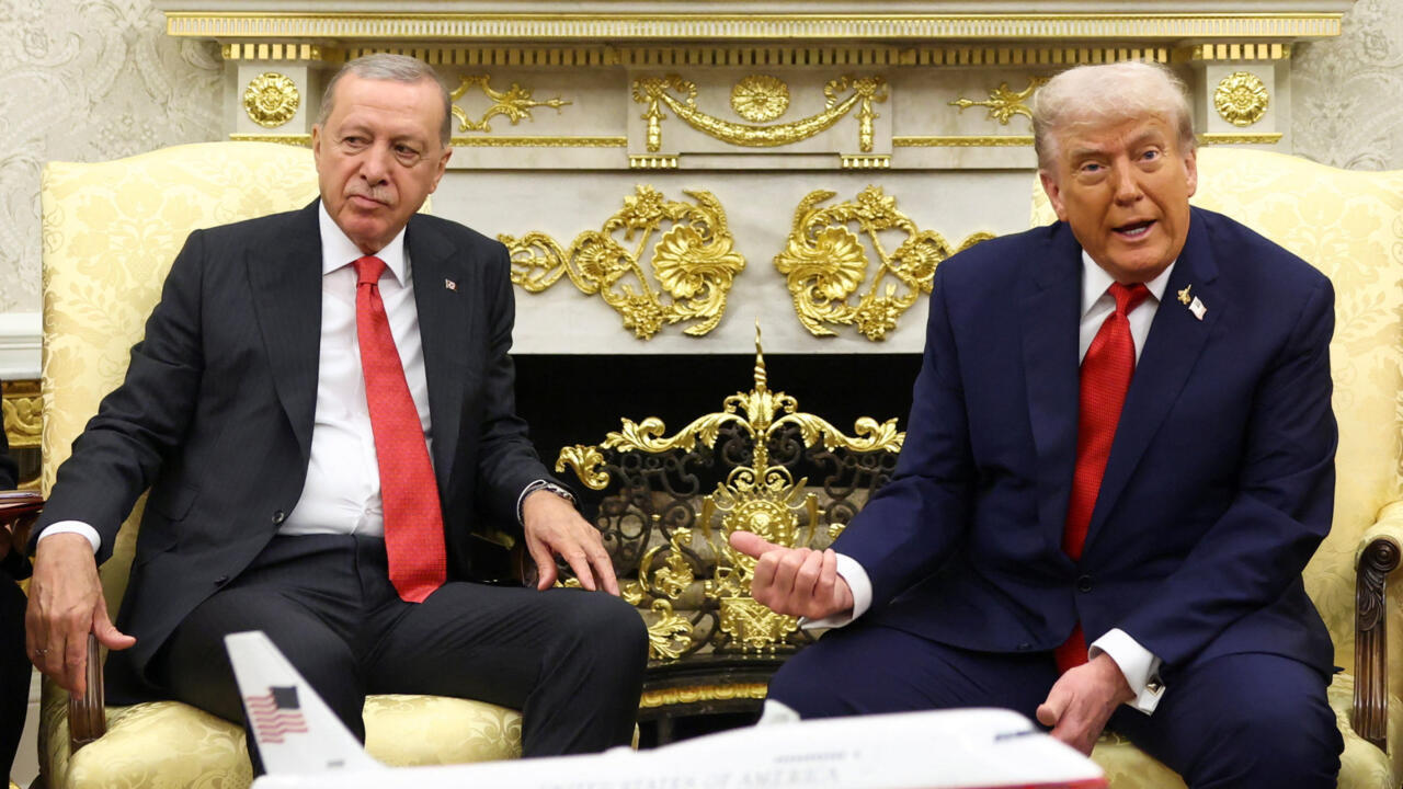 Turquie: Trump évoque une fin des sanctions américaines et demande l'arrêt d'achat de pétrole russe