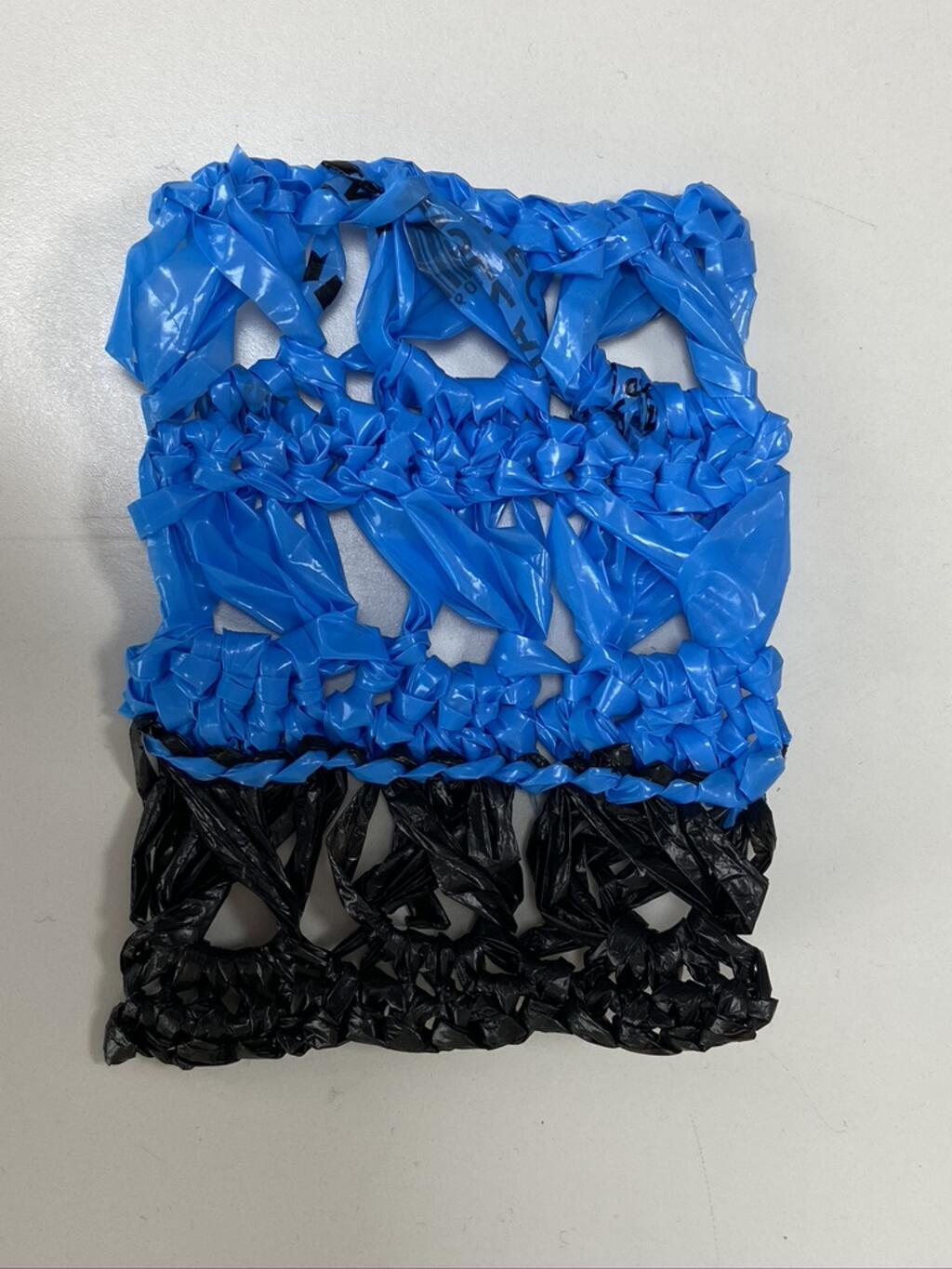 crochet avec du plastique récupéré