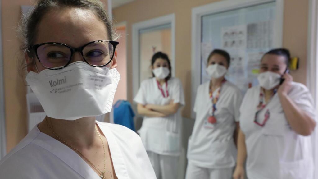 Des infirmières portant des masques FFP2 à l'hôpital pédiatrique de Nice, en France le 5 mars 2020.