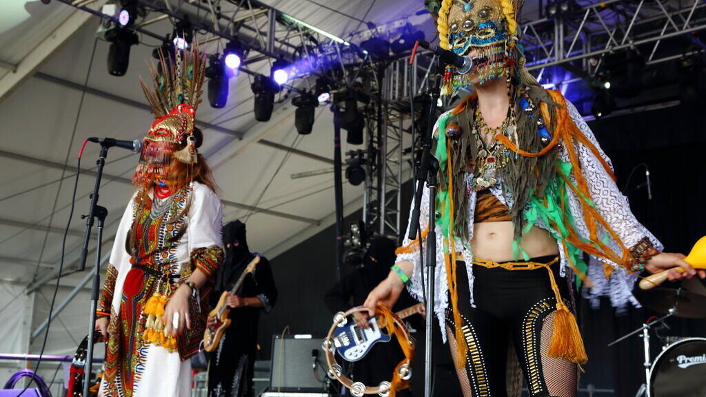 A banda sueca Goat no Festival Bonnaroo de Música e Artes, em Manchester, Tennessee, em 15 de junho de 2014.