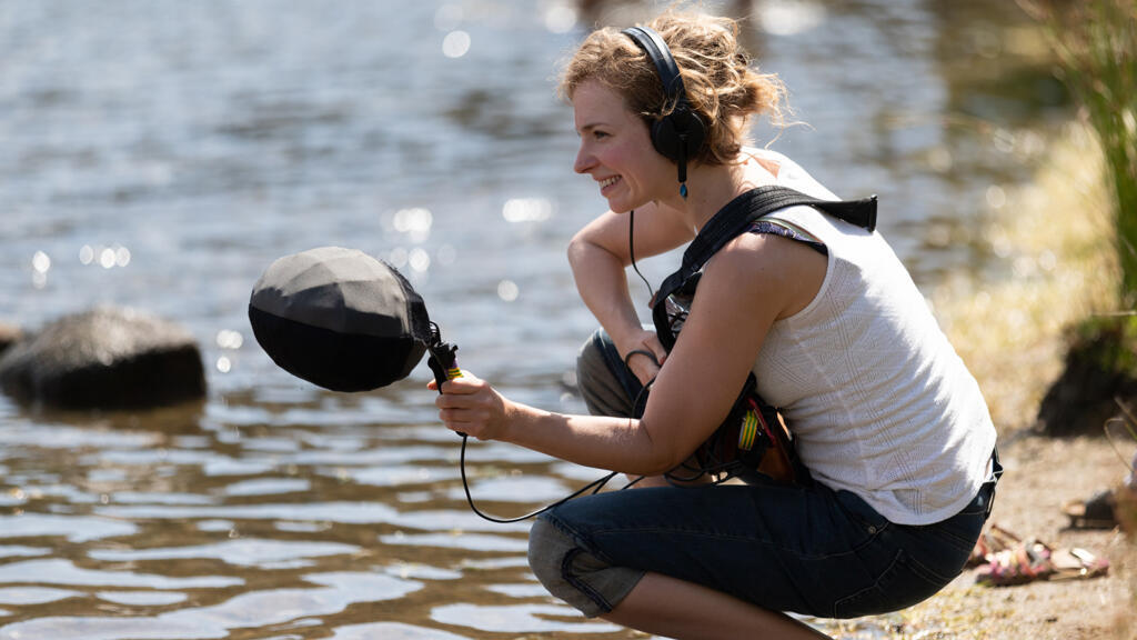 Sophie Berger, artiste sonore française, élabore aux quatre coins du monde des carnets de voyage sonore sensibles et immersifs