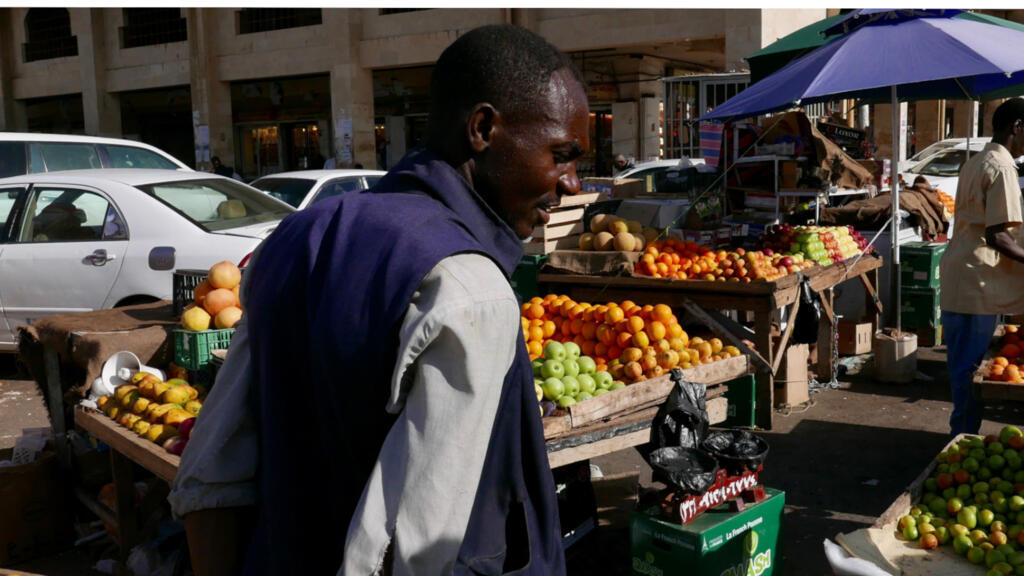 Mohened subit, comme tous les Soudanais, les 60% et plus d’inflation et les salaires bloqués.