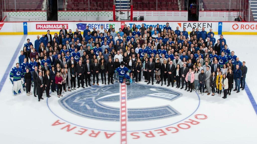 Equipe do Canucks Sports & Entertainment, do Vancouver Canucks, time canadense da Liga Nacional de Hóquei.