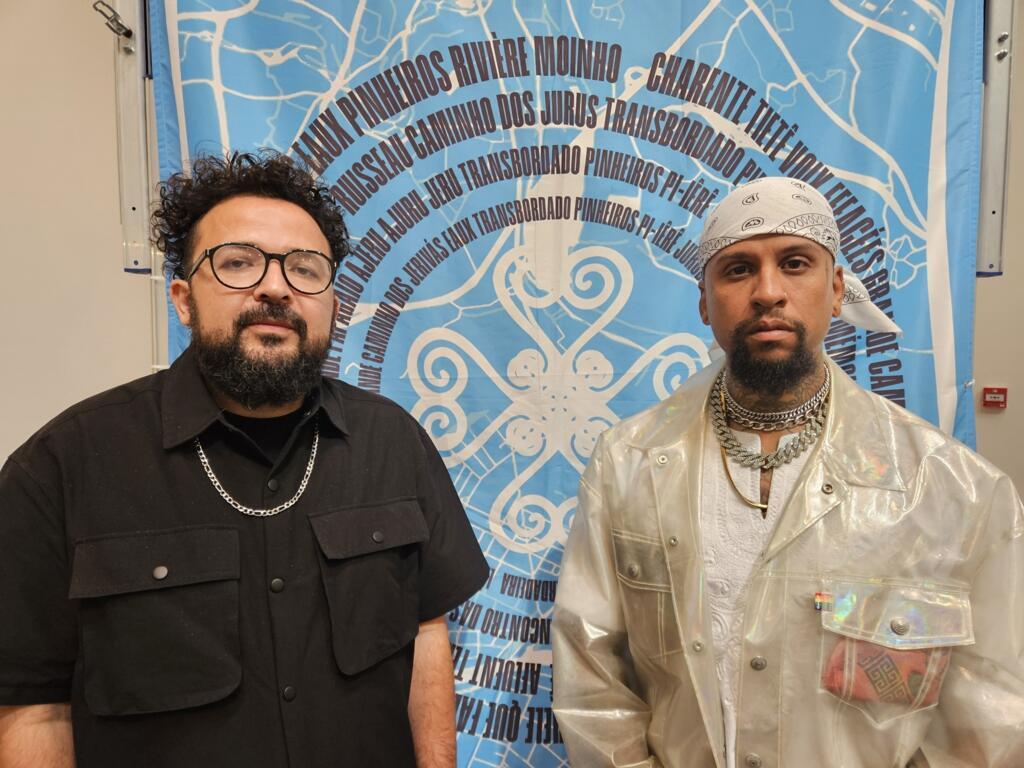 O Coletivo Coletores, formado pelos artistas Flávio Camargo (à esquerda) e Toni Baptiste.
